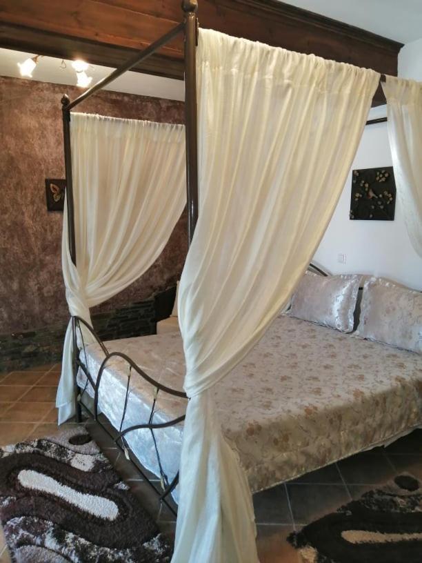 Guesthouse Athanasiou Káto Loutrákion Kültér fotó