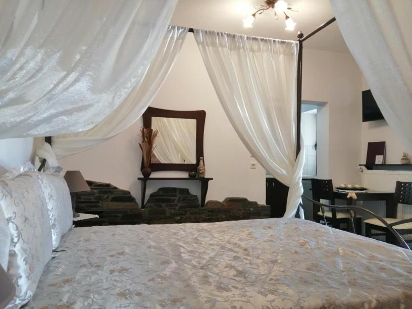 Guesthouse Athanasiou Káto Loutrákion Kültér fotó
